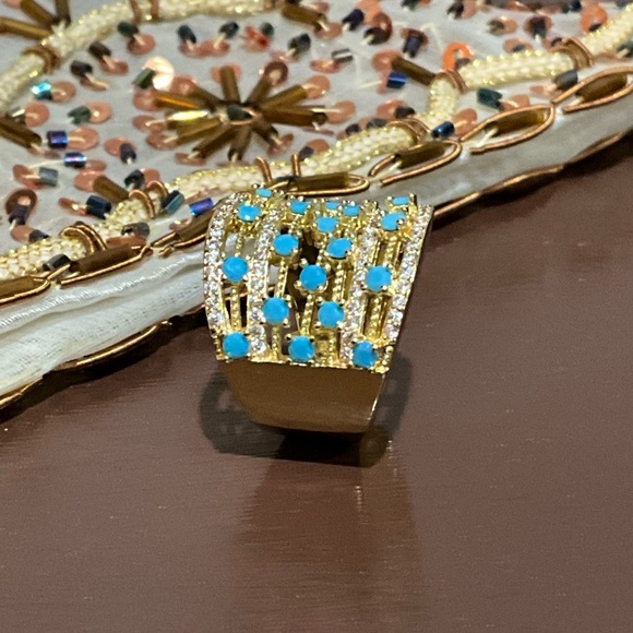 Elegant Gold and Blue Women's Ring - Picture 5 of 8